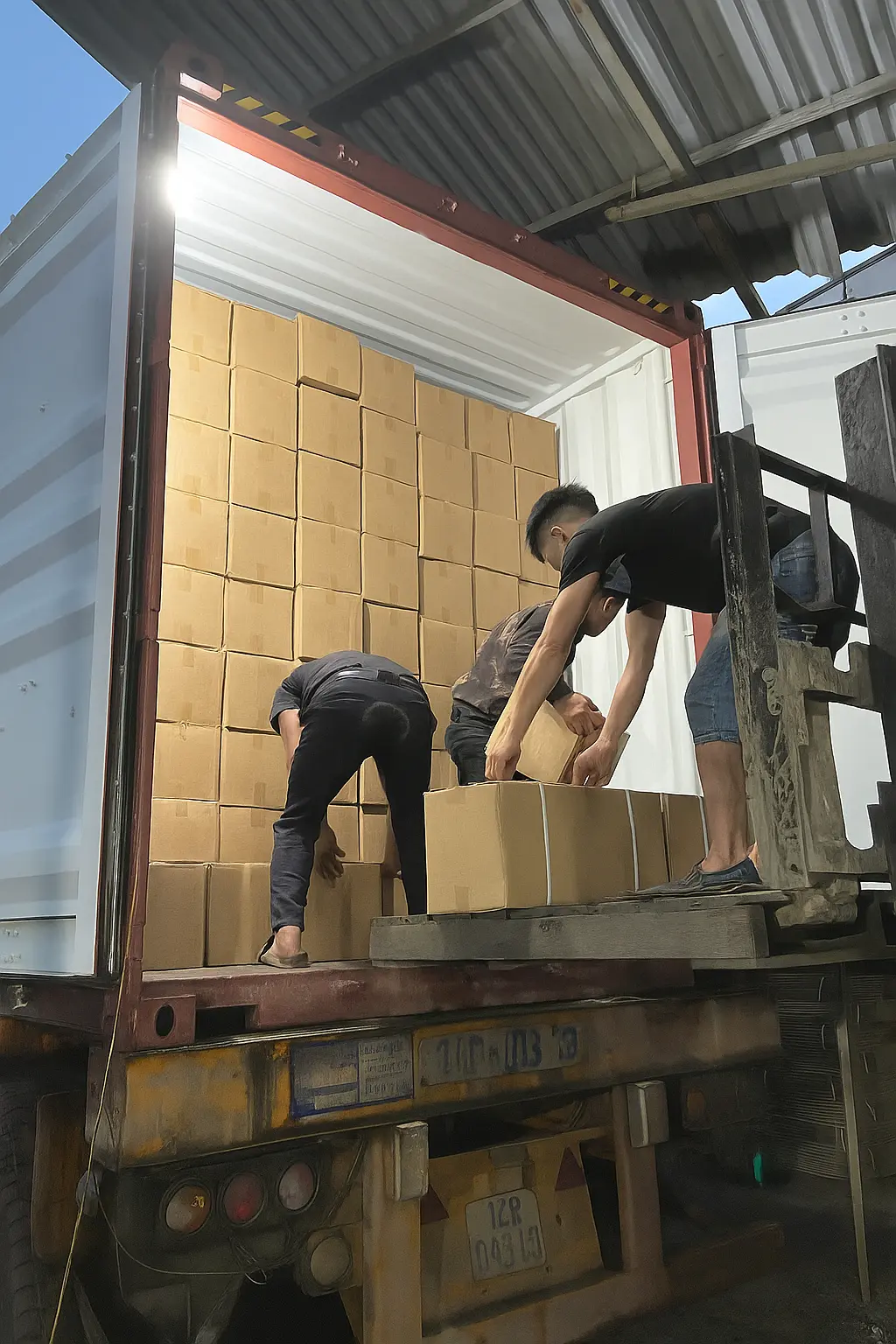 [Delivery Record Report] In February 2025, we delivered 3 containers of Ogatan (compressed sawdust charcoal) and 1 container of Binchotan charcoal.